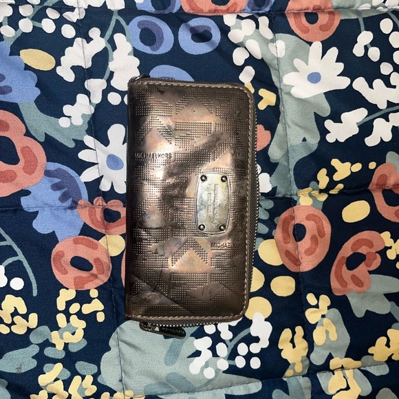 Micheal Kors wallet - Picture 1 of 3